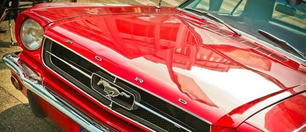 Dnešním oslavencem je Ford Mustang.