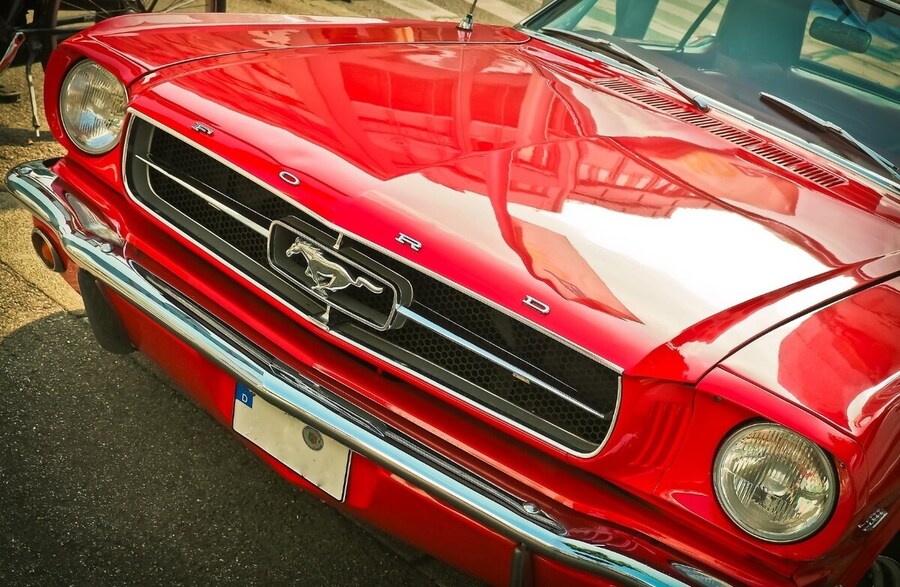 Dnešním oslavencem je Ford Mustang.