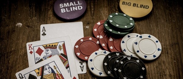 Dnes se slaví Den pokeru. Zahrajte si oblíbenou hru po celém světě.