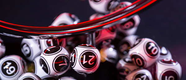 Manažer čerpací stanice Circle K v Arizoně koupil výherní los za 12,8 milionu dolarů, který zůstal na pultu – firma ho teď žaluje.